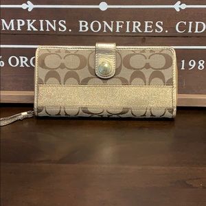 Coach Wallet, looks brand new!
